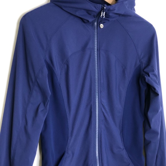 Lululemon In Flux Navy blue zip front. Women's Blue Hooded Jacket - Picture 6 of 9